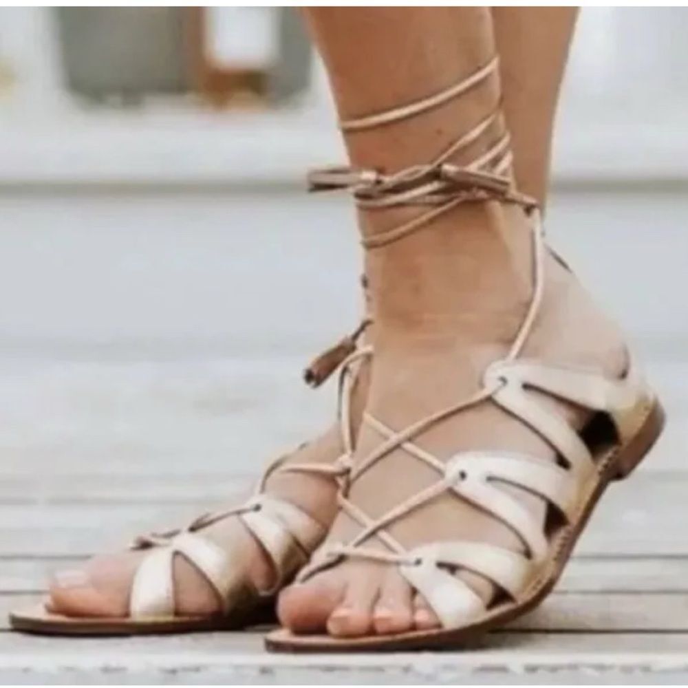 LILLY PULITZER Fit To Be Tied Gladiator Sandals Metallic Gold Strappy Size 7.5